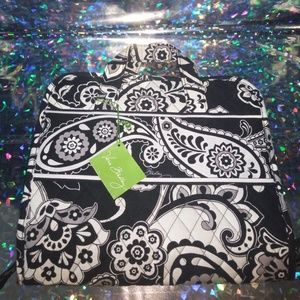 Traveling toiletries bag